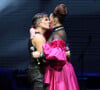Claudia Raia beijou o marido, Jarbas Homem de Mello, em peça do artista em homenagem ao grupo Queen, em teatro de SP nesta quarta-feira, 12 de julho de 2023