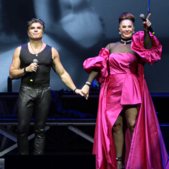 Claudia Raia voltou aos palcos 5 meses após dar à luz Luca, seu terceiro filho