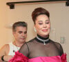 Claudia Raia ganhou ajuda do marido, Jarbas Homem de Mello, com o seu vestido em bastidor de musical