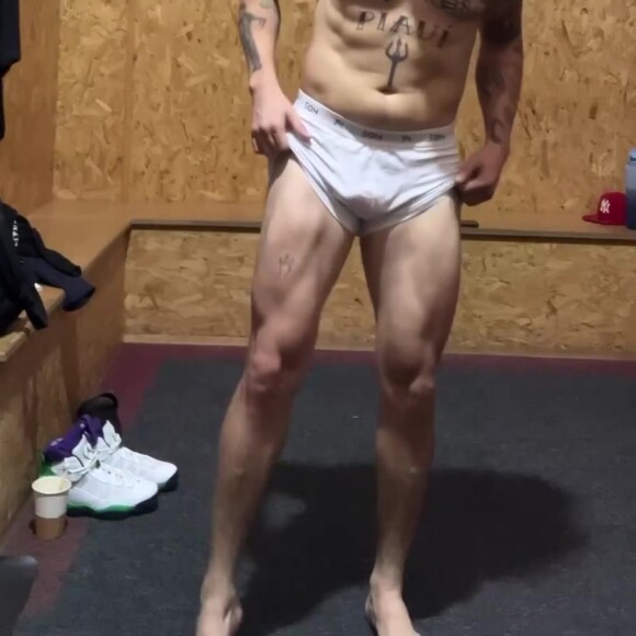 Whindersson Nunes recebeu diversos comentários divertidos por conta do volume na cueca