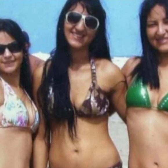 Foto de Deolane, Dayanne e Daniele Bezerra antes da fama foi resgatada pela página Alfinetei Teen nesta quarta-feira (19)