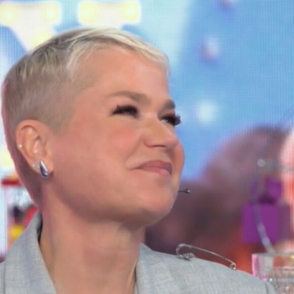 Xuxa foi ovacionada pela plateia do 'Domingão'