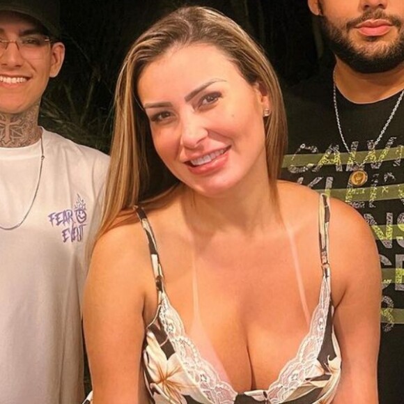 Andressa Urach comenta fé em Deus após voltar para vida de prostituição: 'Sempre com Jesus no meu coração e de biquini sim'