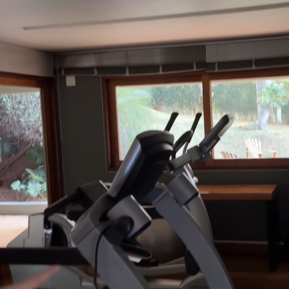 Viih Tube e Eliezer, pais de Lua, mostram onde será quarto de visitas de nova mansão