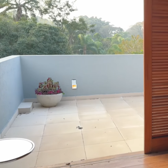 Viih Tube e Eliezer mostram detalhe de varanda do quarto de Lua em nova mansão da família