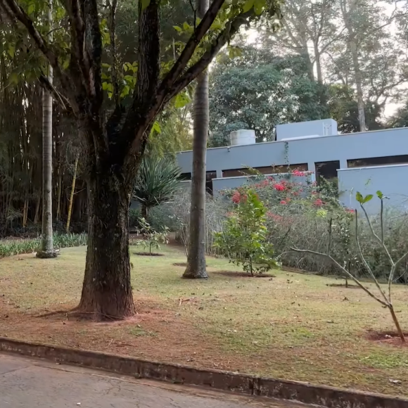 Viih Tube e Eliezer, pais de Lua, mostram fachada de nova mansão onde irão morar após obra