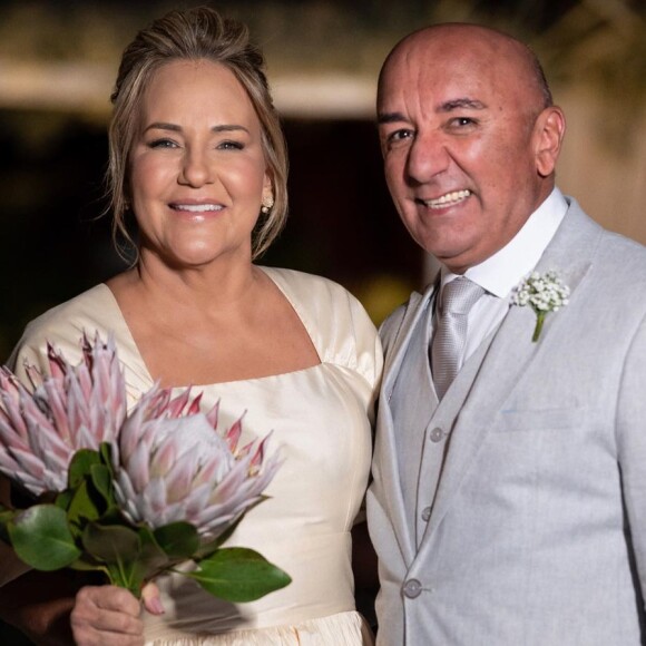 Casamento de Gedeon e Genilda Fernandes aconteceu na fazenda da família em Goiânia.