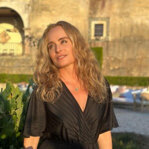 Angélica publica fotos de suas férias e ganha elogio de Xuxa: 'É linda'