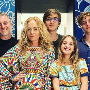 A família de Angélica e Luciano Huck está aproveitando a França em férias no meio do ano.