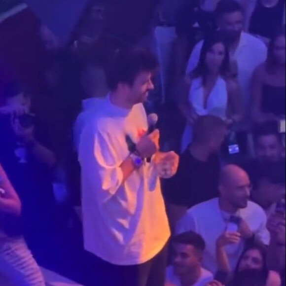 Piqué ficou furioso ao tentar discursar em um evento, mas a plateia só chamou por Shakira.