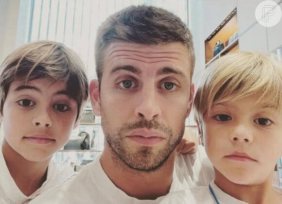 Piqué depois de se separar desistiu de lutar pela guarda dos filhos com Shakira que agora mora com os dois nos Estados Unidos.