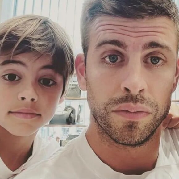 Piqué depois de se separar desistiu de lutar pela guarda dos filhos com Shakira que agora mora com os dois nos Estados Unidos.