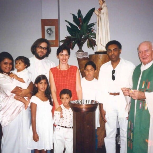 Preta Gil mostrou quando aconteceu o batizado de Francisco Gil com outros integrantes da família pequeninos. Uma fofura!