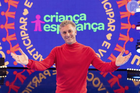 Luciano Huck causou polêmica nos últimos dias ao exibir, ao vivo, uma doação para o 'Criança Esperança'