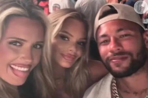 Neymar também curtiu uma festa com modelos em Ibiza