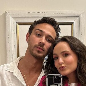 Pais de Larissa Manoela acusaram o noivo da atriz, André Luiz Frambach, de ter obtido lucro com a venda de um carro vendido a ele por eles