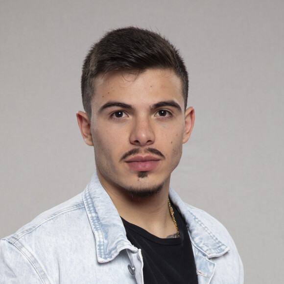 Larissa Manoela acabou criticada por ex-namorado, Thomaz Costa, ao detalhar relação traumática com os pais