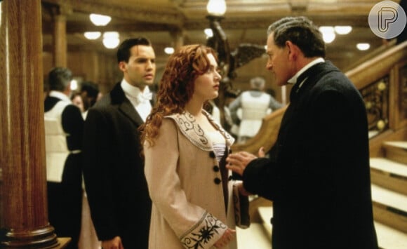 Sobretudo usado por Rose (Kate Winslet) em 'Titanic' será leiloado até o dia 13 de setembro e valor pode chegar até R$ 490 mil