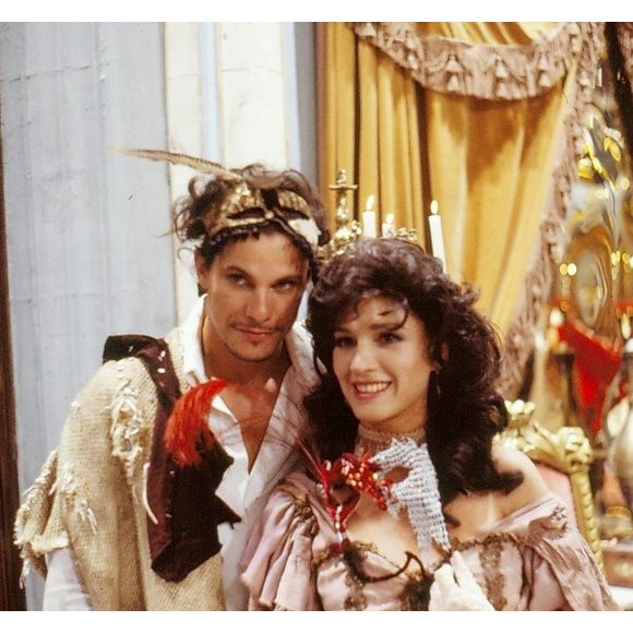 Natália do Vale fez vários trabalhos na Globo, por exemplo, 'Que Rei Sou Eu?' com Edson Celulari