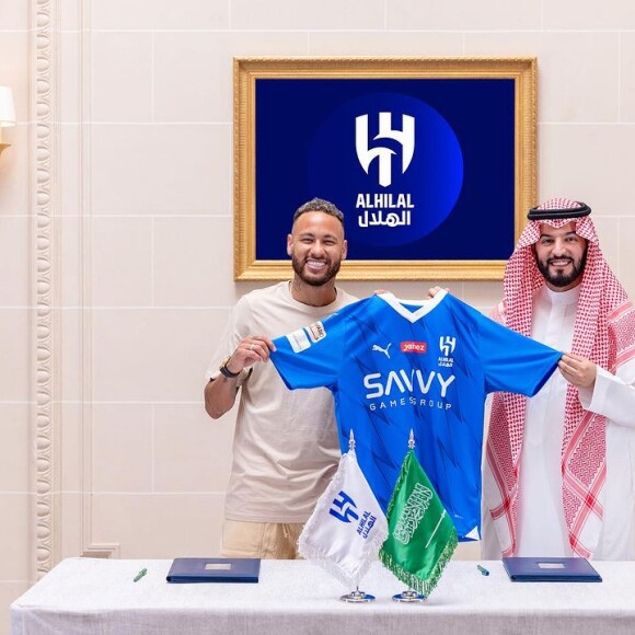 Neymar assinou oficialmente com o Al-Hilal