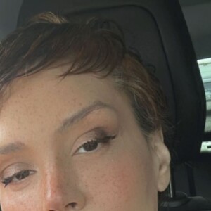 Qual é o tipo de câncer da Simony? A cantora descobriu um câncer localizado perto no ânus 