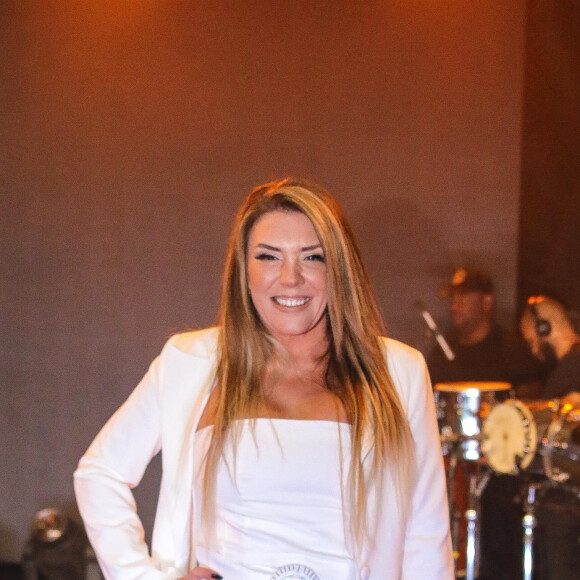 Simony teve alguns relacionamentos e gerou 4 filhos, três de pais diferentes.