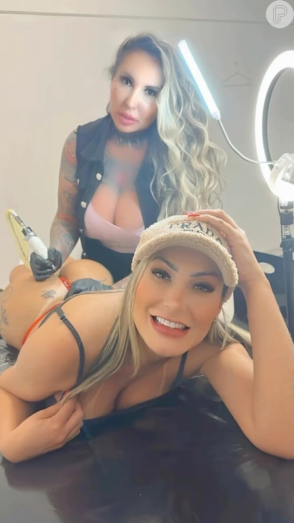 Sabrina Boing Boing fez uma tatuagem anal em Andressa Urach recentemente