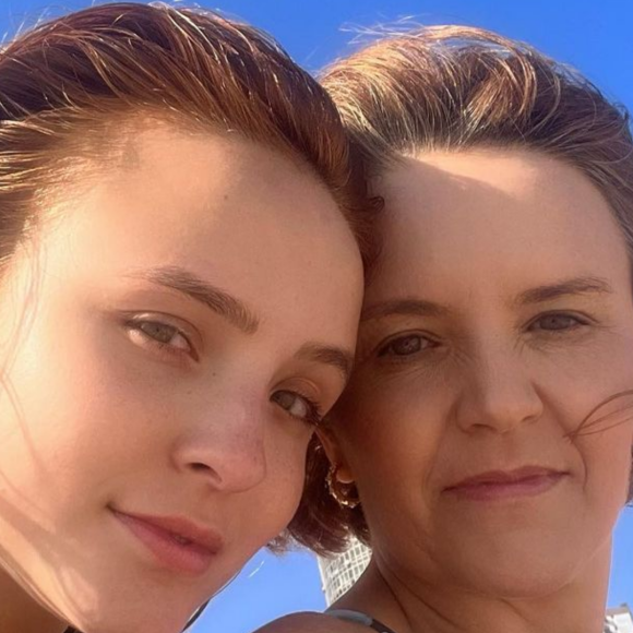 Larissa Manoela foi agredida pela mãe? Quebra de dente foi noticiada na época. Relembre a justificativa!