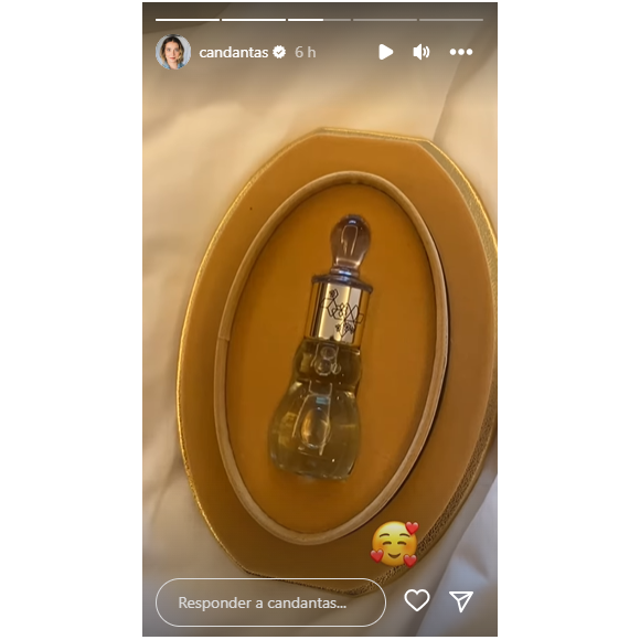 Carol Dantas mostrou que ganhou um perfume de alta fixação