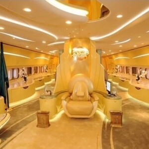 Príncipe Alwaleed Bin Talal mandou um Boeing 747 levar Neymar para a Arábia Saudita