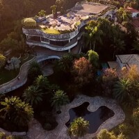 Obras de Niemeyer e paisagismo de Burle Marx: mansão de R$ 70 milhões de ex-banqueiro preso tem destino misterioso