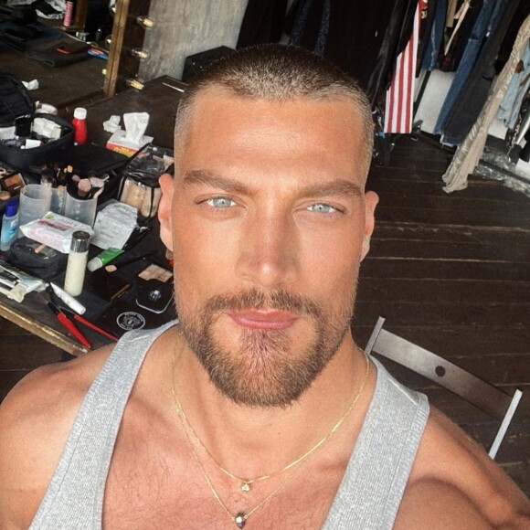 Simone Susinna fez o mesmo com Anitta: deu unfollow e arquivou as fotos com ela