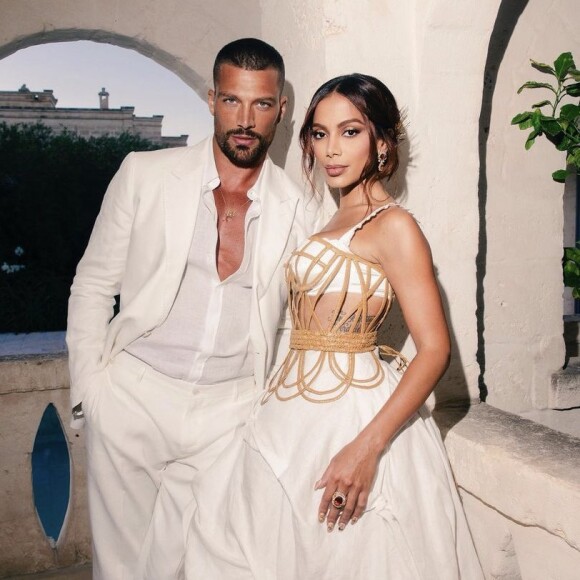 Anitta deixou de seguir o galã no Instagram após o rompimento nada amigável