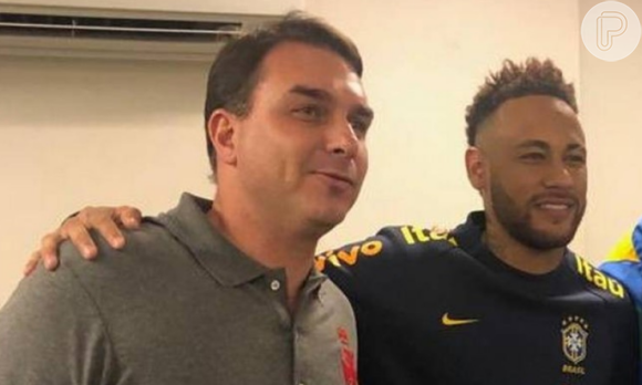 Flávio Bolsonaro nega que tenha participado da suposta festa promovida por Neymar