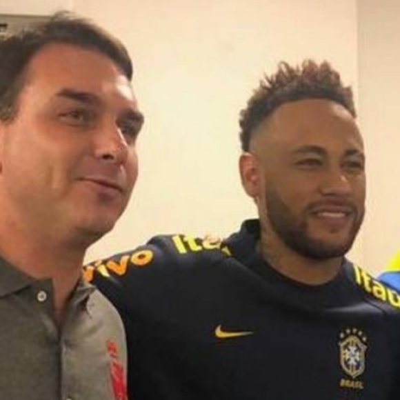 Flávio Bolsonaro nega que tenha participado da suposta festa promovida por Neymar