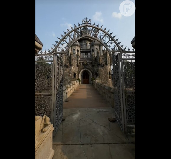 Castelo construído por Chris Mark realmente parece que foi construído na Idade Média