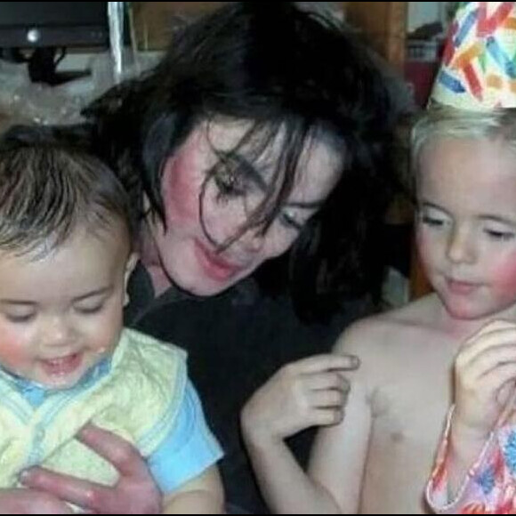 Paris Jackson, Prince Michael e Michael Joseph são os filhos de Michael Jackson