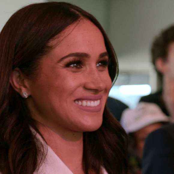 Meghan Markle parou de usar o anel e entregou a joalheiros para fazer reparos