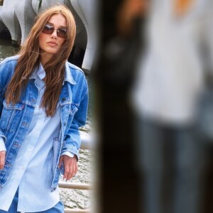 Sasha Meneguel usa look jeans oversized e recebe algumas críticas
