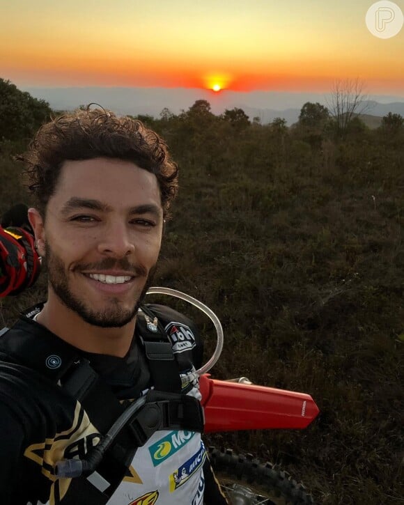 Matheus Abreu é apaixonado por moto, mas não esperava um carro vir na contramão e atingi-lo