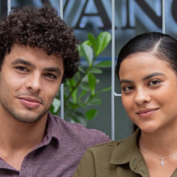 Matheus Abreu e Bella Campos, os dois atuaram juntos na novela 'Vai na Fé'
