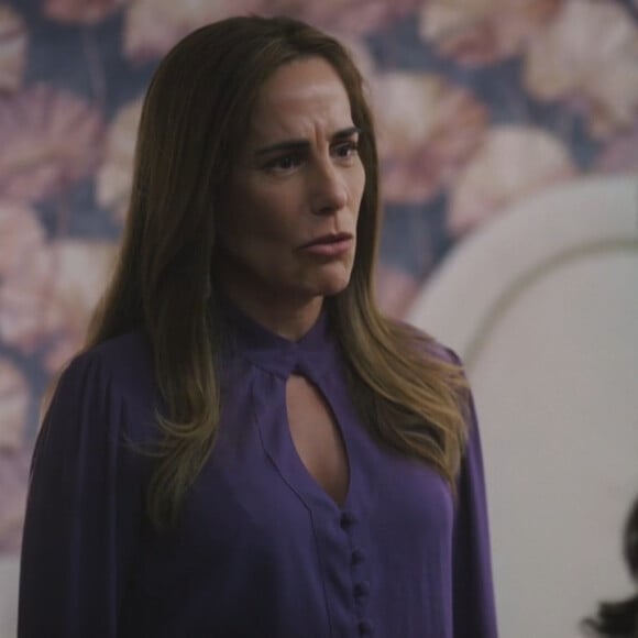 Irene (Glória Pires) se preocupa com estado de Petra (Débora Ozório) no capítulo de terça-feira, 05 de setembro, da novela 'Terra e Paixão'