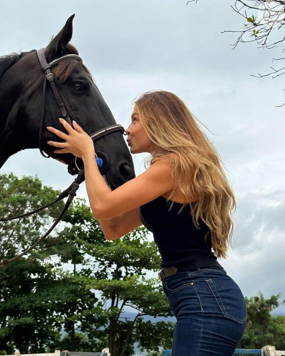 Grazi Massafera revela estar aprendendo a cavalgar para 'Dona Beija': 'Dia de trabalho. Preparação: terceiro turno do dia'