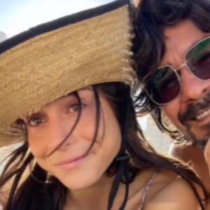 André Gonçalves chamou atenção, na última sexta-feira (08), ao publicar no Instagram uma foto ao lado da filha caçula, Valentina Benini, de 20 anos