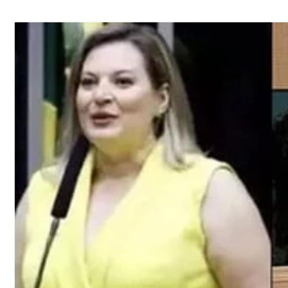 Joice Hasselmann foi alvo de piadas: 'Photoshop tirou até a marca da parede, entre a bolsa e o corpo'