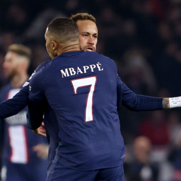 Neymar e Mbappé viveram altos e baixos durante passagem do brasileiro pelo PSG