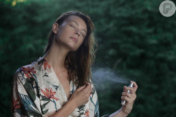 Perfumes femininos refrescantes são ótimos para o dia a dia, ocasiões ao ar livre e para serem usados durante a primavera e o verão