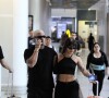 Filipe Ret desembarca com namorada, Agatha Sá, no aeroporto Santos Dumond e causa polêmica. Entenda!