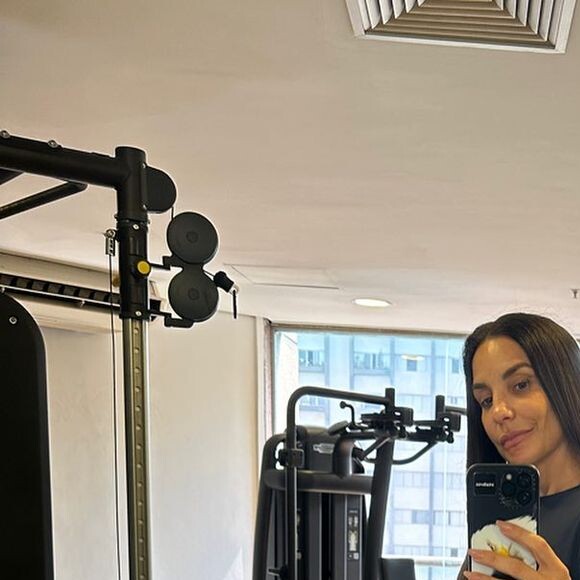 Corpo de Ivete Sangalo chamou atenção dos fãs em foto publicada nesta quinta-feira (21)