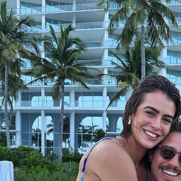 Noivado de Mari Saad e Romulo Neto pegou de surpresa a empreendedora. Na foto, casal curte férias nos EUA